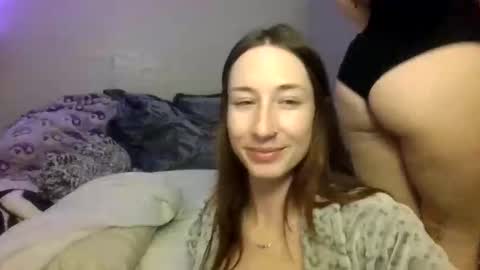 Snapshot of 2gorls1link chatting on 01-04-25, 04:12 2girls1link online show from 01-04-25, 04:12