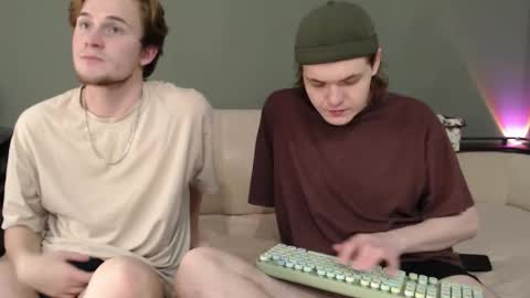 Snapshot of 2nc_ chatting on 11-28-25, 04:37 Eleot online show from 11-28-25, 04:37