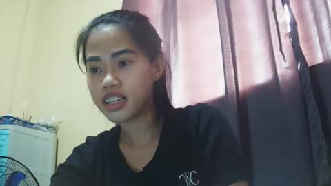 Snapshot of 2pinaybeauty chatting on 10-27-25, 05:22 2pinaybeauty online show from 10-27-25, 05:22