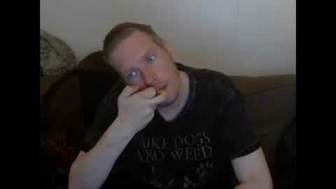 Snapshot of 2small4you83 chatting on 06-10-26, 07:13 2small4you83 online show from 06-10-26, 07:13