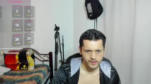 Snapshot of 37sins chatting on 06-06-26, 09:30 Alex THE BIG SNAKE DUDE online show from 06-06-26, 09:30