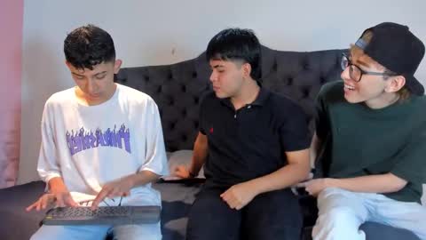 Snapshot of 3guy3 chatting on 11-08-25, 07:23 Guy 1 Guy 2 Guy 3. online show from 11-08-25, 07:23