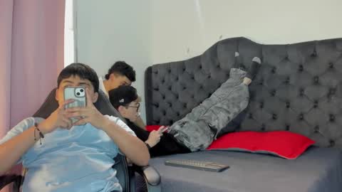 Snapshot of 3guy3 chatting on 11-15-25, 07:21 Guy 1 Guy 2 Guy 3. online show from 11-15-25, 07:21