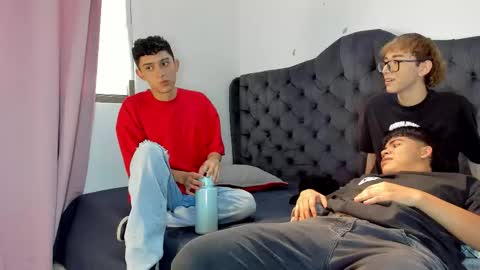 Snapshot of 3guy3 chatting on 11-21-25, 08:07 Guy 1 Guy 2 Guy 3. online show from 11-21-25, 08:07