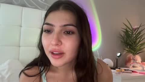 Snapshot of 3hole chatting on 10-22-25, 08:08 Venus Raee online show from 10-22-25, 08:08