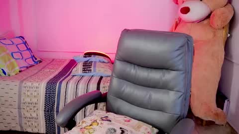 independent model online show from 03-24-26, 09:36