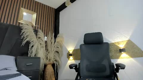 Snapshot of 3x_naxa chatting on 06-19-26, 01:48 3X NAXAA online show from 06-19-26, 01:48
