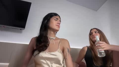 Snapshot of 4444ngel chatting on 09-28-25, 11:32 Gabriela  online show from 09-28-25, 11:32