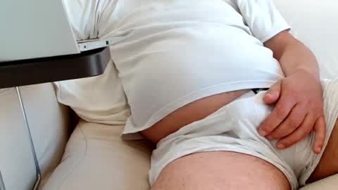 F E L I X -  -  F O ll O W      M E  online show from 04-19-26, 07:51