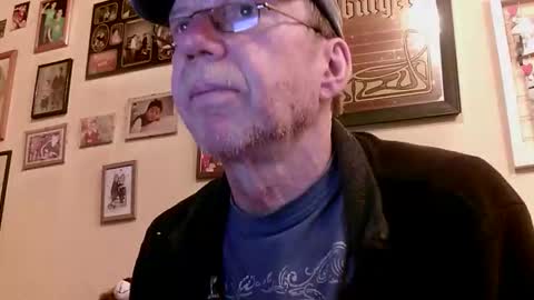 Snapshot of 64shorty chatting on 10-21-25, 11:55 64shorty online show from 10-21-25, 11:55