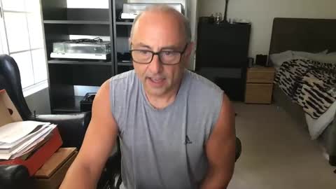 daddy vegas  for single women and couples here online show from 04-10-26, 06:34