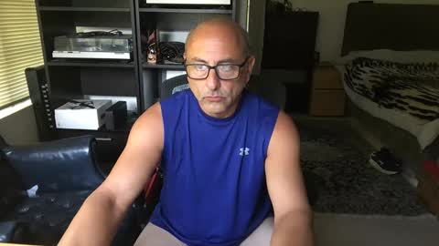 daddy vegas  for single women and couples here online show from 05-10-26, 12:27