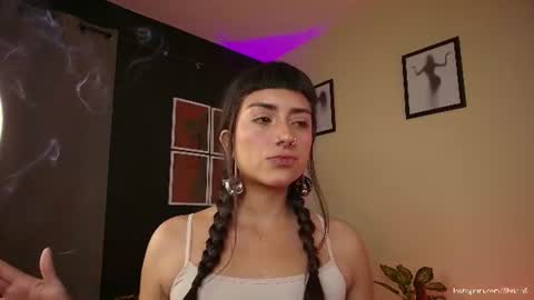 Snapshot of 6briela9 chatting on 06-18-26, 05:30 B R I E L A online show from 06-18-26, 05:30