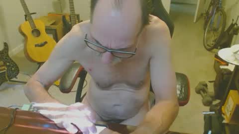 Snapshot of 6stringer62 chatting on 09-27-25, 06:13 6stringer62 online show from 09-27-25, 06:13