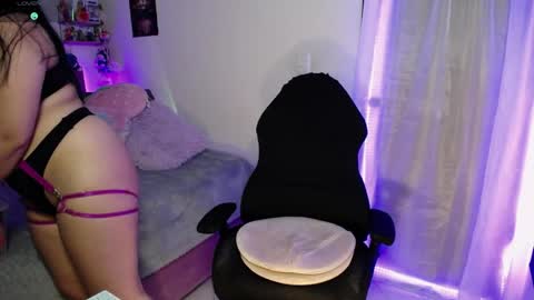 Snapshot of 77scarlett chatting on 05-06-26, 05:25 Scarlett online show from 05-06-26, 05:25