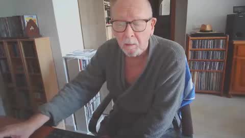 Snapshot of 7thsojourn chatting on 10-20-25, 09:10 Papi online show from 10-20-25, 09:10