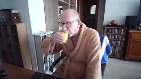  Papi  online show from 12-15-25, 11:14