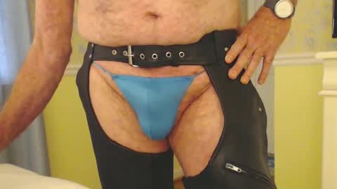 Snapshot of 8385 chatting on 12-22-24, 07:21 8385 online show from 12-22-24, 07:21