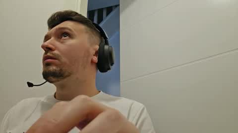 8inchdude93 online show from 09-13-25, 12:16