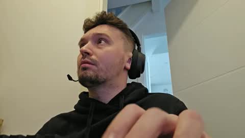 8inchdude93 online show from 09-16-25, 09:43