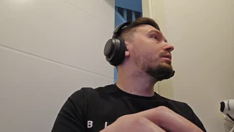 8inchdude93 online show from 05-05-26, 08:55