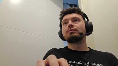 8inchdude93 online show from 05-17-26, 08:34