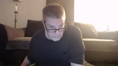 Snapshot of 989guy chatting on 04-17-26, 10:35 989guy online show from 04-17-26, 10:35