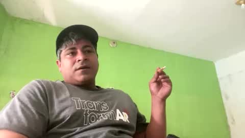 Snapshot of 9vinhocamshow chatting on 10-12-25, 11:42 9vinhocamshow online show from 10-12-25, 11:42