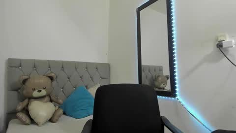 Snapshot of _1dereck chatting on 02-18-26, 12:23 DERECK online show from 02-18-26, 12:23