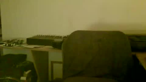 Snapshot of _8inchtranslover_ chatting on 10-31-25, 11:06 DeniceLovelace online show from 10-31-25, 11:06