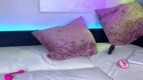 Willow online show from 02-18-25, 12:17