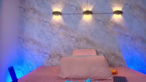  abby rouss online show from 10-28-25, 03:10