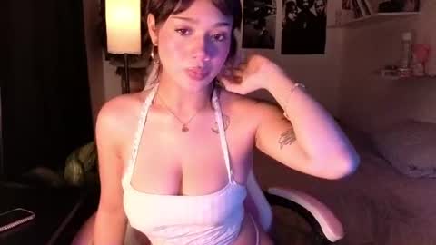 Snapshot of _abigaill_1 chatting on 06-14-26, 06:15 abigaill online show from 06-14-26, 06:15