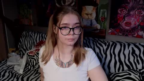 Snapshot of _adrenalinee_ chatting on 11-26-25, 08:48 KENDALL NATHANRYAN LUCY online show from 11-26-25, 08:48