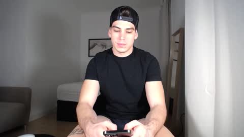 _aesthetic online show from 04-01-26, 06:27