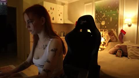 _alice_meyss_ online show from 12-14-25, 09:30