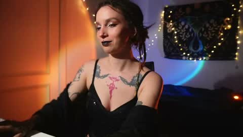 Snapshot of _alicemorrison_ chatting on 05-28-26, 06:16 Alice Morrison Mistress Datura online show from 05-28-26, 06:16