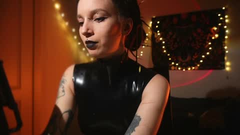 Snapshot of _alicemorrison_ chatting on 06-08-26, 05:46 Alice Morrison Mistress Datura online show from 06-08-26, 05:46