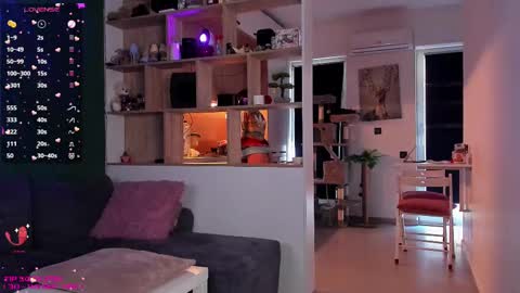 Mia online show from 02-12-25, 12:33