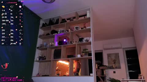 Mia online show from 02-14-25, 04:09