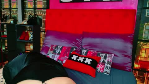 Alison online show from 04-11-26, 01:43