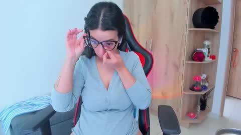 AMANDA online show from 03-18-26, 05:05