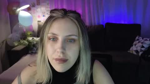 Snapshot of _amymoore_ chatting on 02-09-26, 01:53 _amymoore_ online show from 02-09-26, 01:53