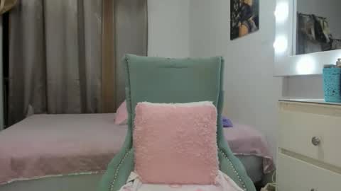 Analia online show from 04-21-26, 02:51