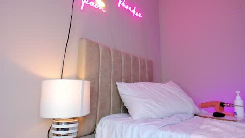 ngela  online show from 01-13-25, 09:09