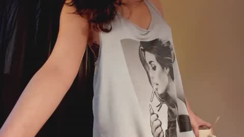 Snapshot of _ann1e_ chatting on 07-13-26, 04:37 annie . online show from 07-13-26, 04:37