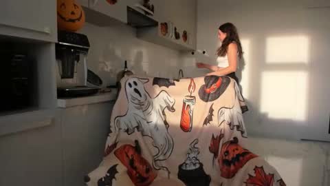 Anna online show from 11-02-25, 01:46