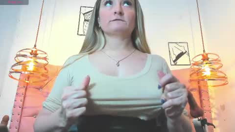 Snapshot of _antonella_11 chatting on 06-10-26, 10:30 _antonella_11 online show from 06-10-26, 10:30