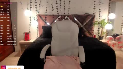 antonnela online show from 10-31-25, 02:18