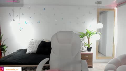 antonnela online show from 03-05-26, 02:02